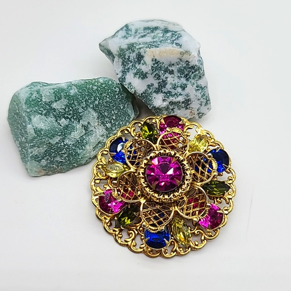 Vintage 1960's Unsigned Gold Filigree & Rhinestone Multi-Layered Brooch Gorgeous - Picture 4 of 11